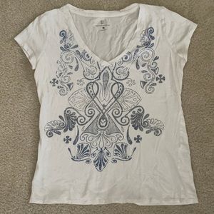 NY & Co v-neck blue and white T-shirt